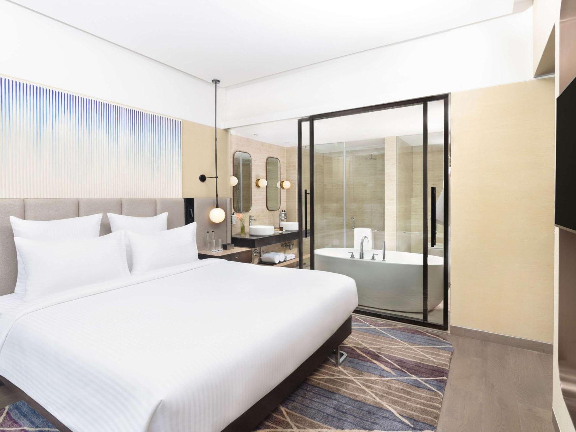 Novotel New Delhi City Centre エクステリア 写真