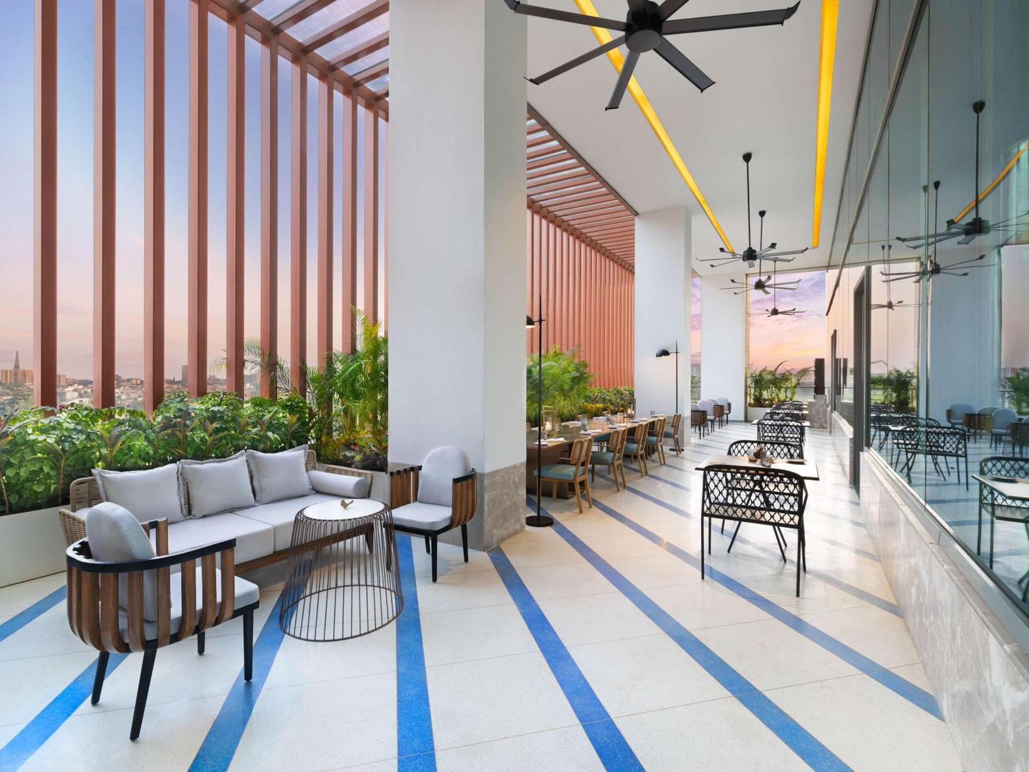 Novotel New Delhi City Centre エクステリア 写真