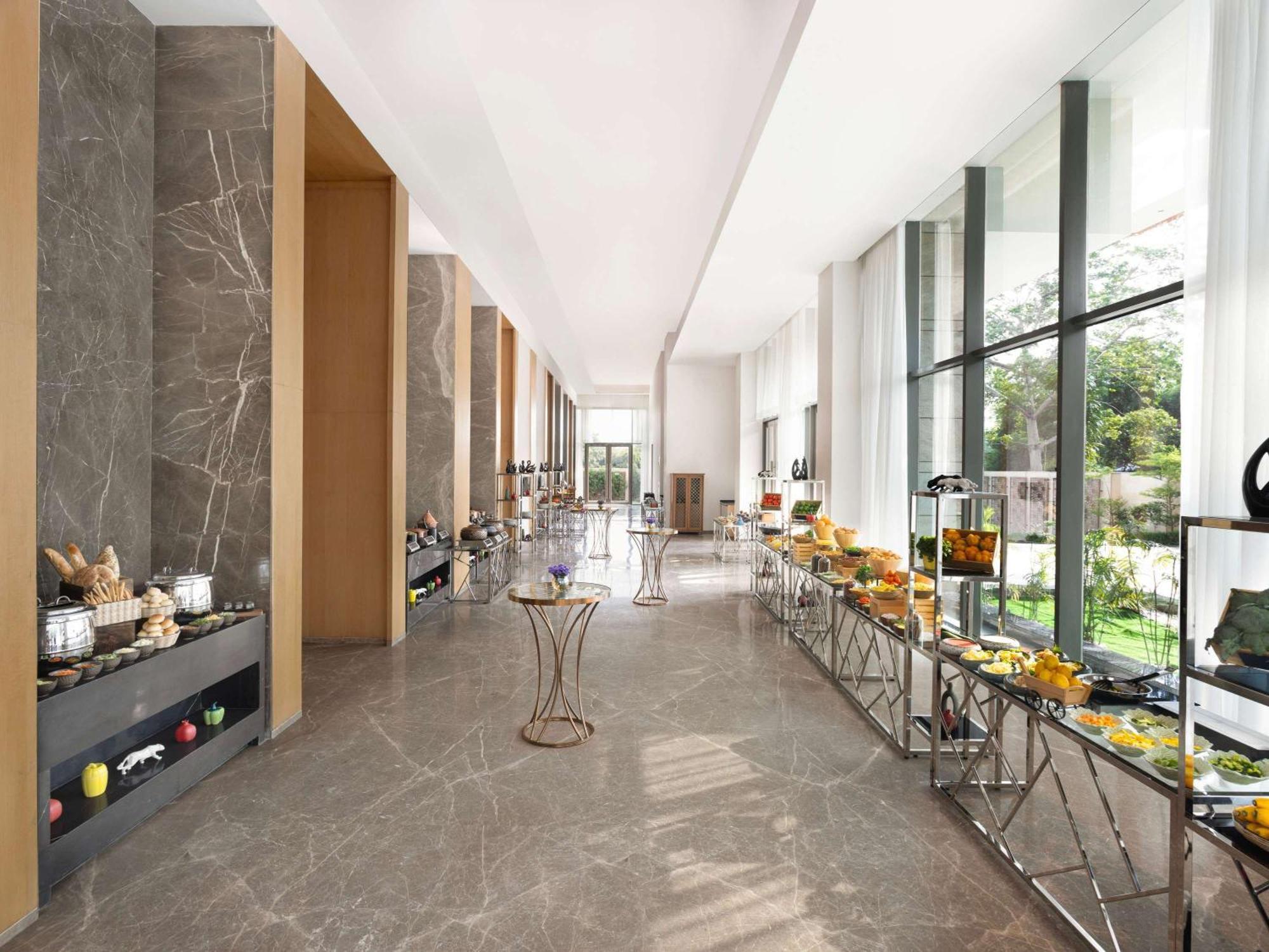 Novotel New Delhi City Centre エクステリア 写真