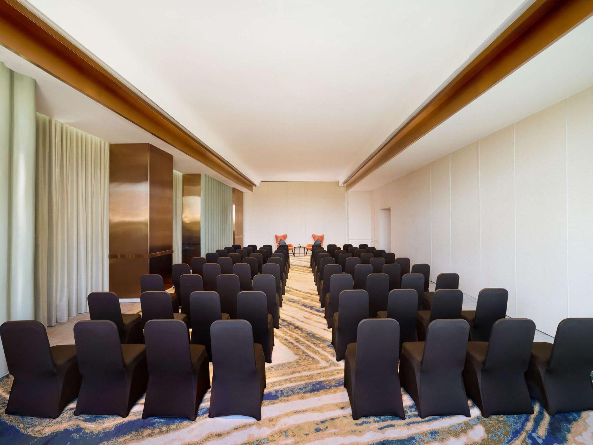 Novotel New Delhi City Centre エクステリア 写真